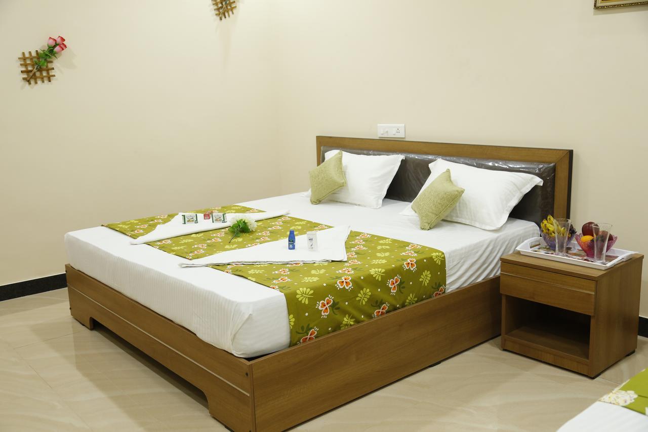 Hotel New Amirtham Inn Palni Exterior photo