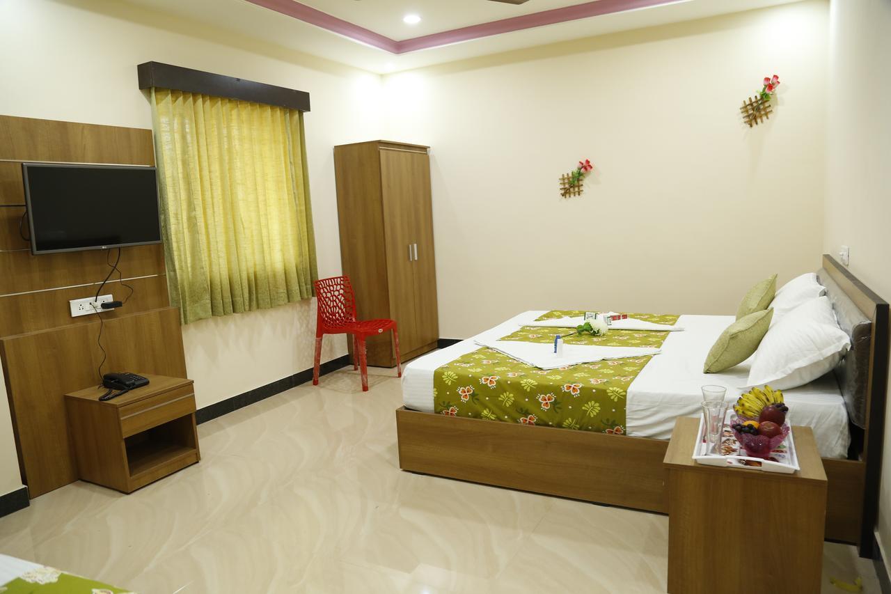 Hotel New Amirtham Inn Palni Exterior photo