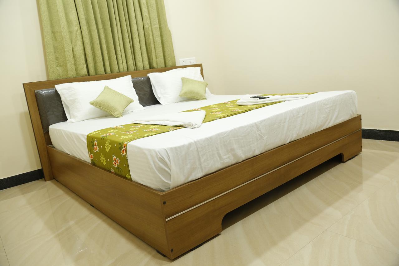 Hotel New Amirtham Inn Palni Exterior photo