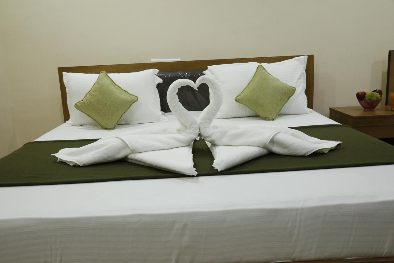 Hotel New Amirtham Inn Palni Exterior photo